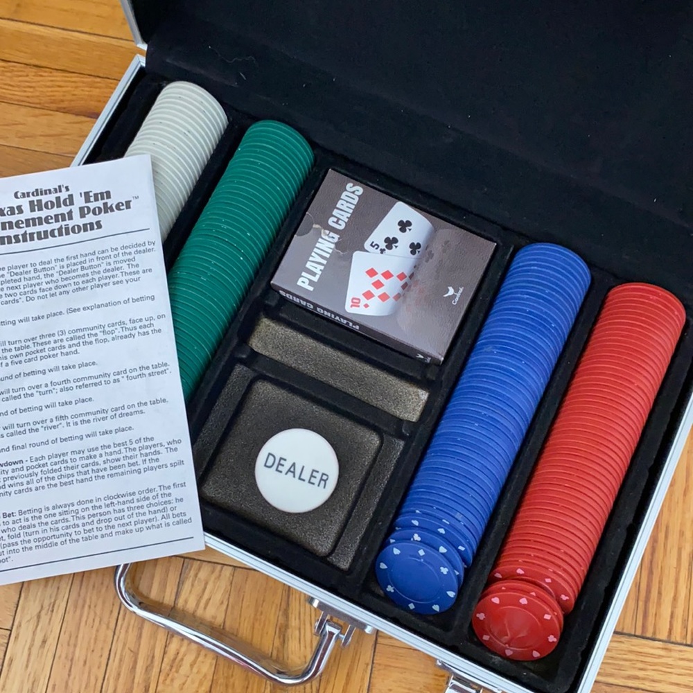 Poker set with metal briefcase! (~200 pieces)